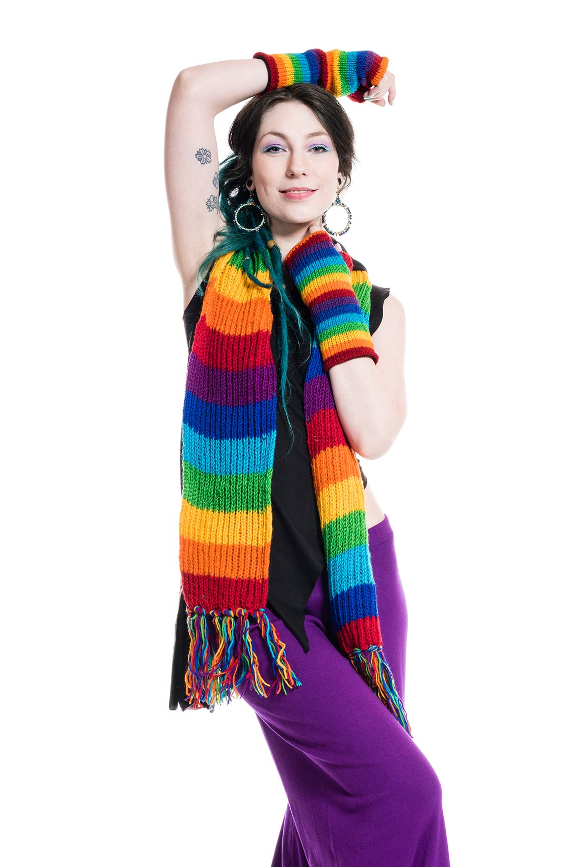 Разноцветный шарф. Разноцветный вязаный шарф. Разноцветный шарф в полоску. Шарф многоцветный.